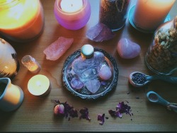 witchy-little-fox:   Self Love &amp; Appreciation Spell Bottle ♡ ♡ ♡ ♡ ♡ ♡ ♡ ♡ ♡ ♡ ♡ ♡ ♡ ♡ ♡ ↟ Lavender ↟  to bring love, peace, protection, happiness, healing, &amp; for cleansing   ↟ Rosemary ↟  to bring love, peace,