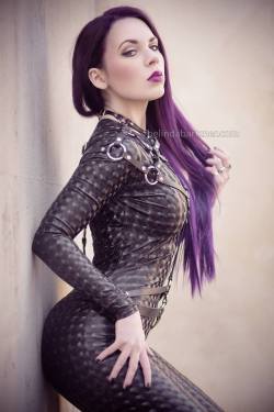 insaniteatime:  Model/Stylist: insaniteatimePhoto: radioactivepantie Feel free to reblog but please keep the credits &lt;3 