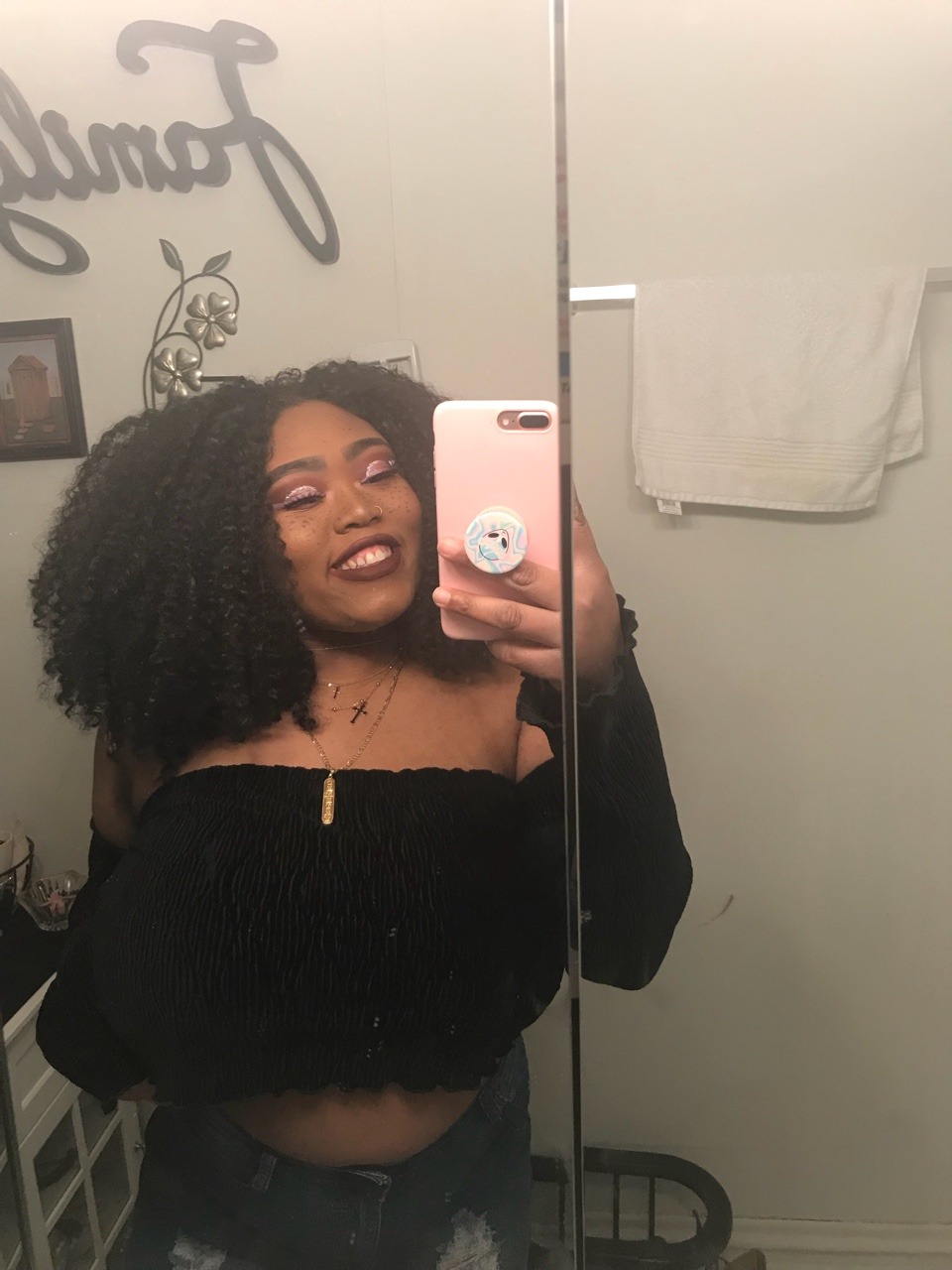 bitch-glo:this mirror is perfect ❄️. Your perfect 😍