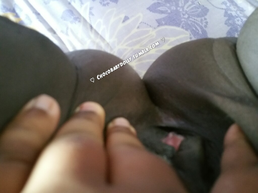 chocobabydolly:  Since we cant be together daddy…I’ll dream of you sucking on