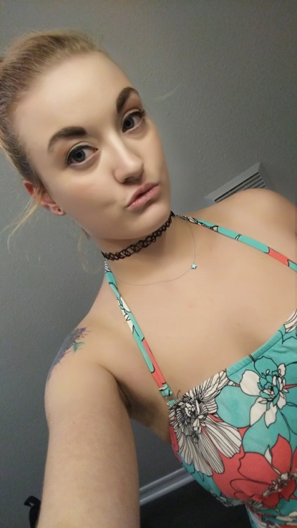 yerdua-pixel:  When your friend has the best selfie lighting/mirror ever in their bathroom…  Psst. There’s nude versions of this on my private blog ;) message me!!