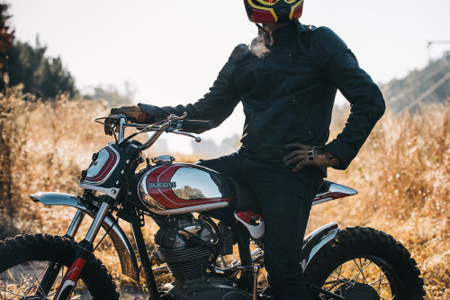 caferacerpasion:  Ducati 250 Scrambler by adult photos