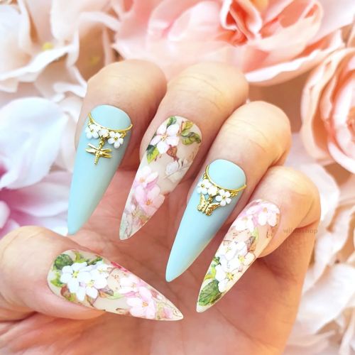Easy Spring flower nails by using transfer foil! #spring #flowernails #stilettonails #mattenails #na