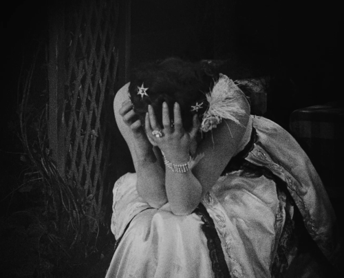 marypickfords: Nana (Jean Renoir, 1926)