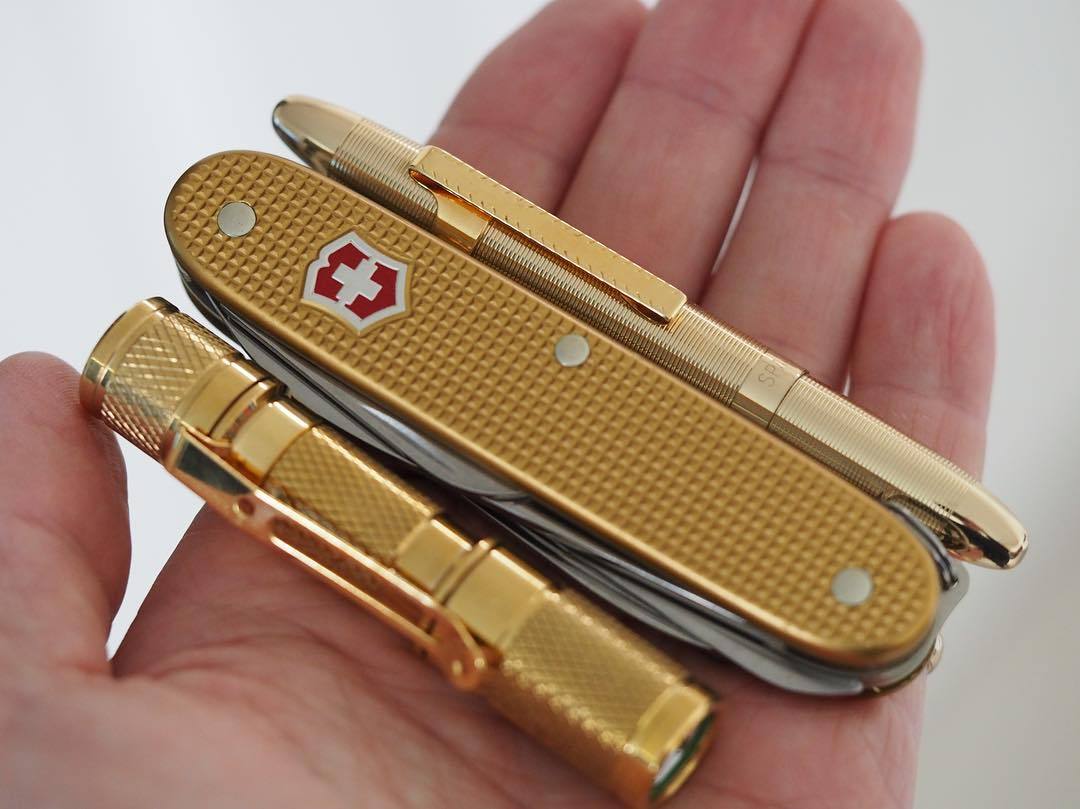 Anyone fancy a Massdrop brass tool, Nichia version. Very little use. £24 posted in the UK, a little extra for elsewhere. #massdrop #gearsale #victorinox #victorinoxswissarmy #victorinoxalox #alox #aloxaholic #aloxpox #swissarmyknife #everydaycarry...