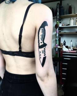 ahistoryofweedcraft:  Her’s 🔪 #handpoke