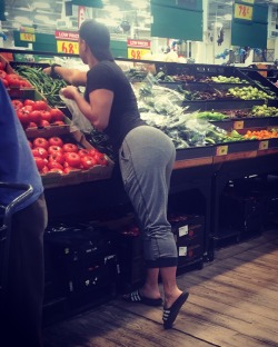 jcakezz:  Grocery shopping 🌶