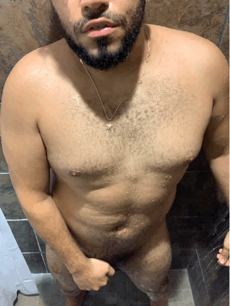 jiggledatbutt:   These late night gym showers got me goin stiff af!  