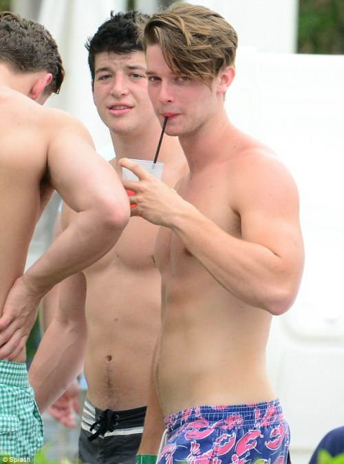 jae17bottom:  tgrade5:  Patrick Schwarzenegger.  Patrick Schwarzenegger is a hottie 