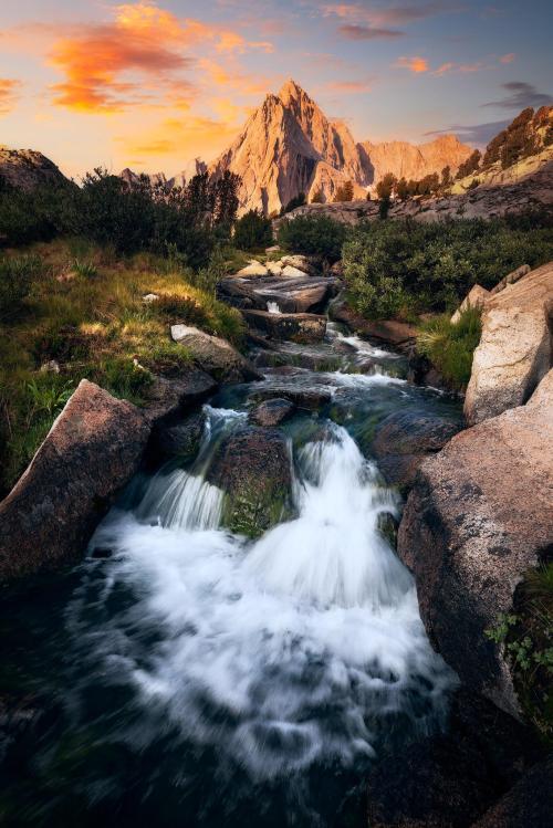 earthporn:Eastern Sierra gold [oc] [1368x2048] by: MistaKimsta