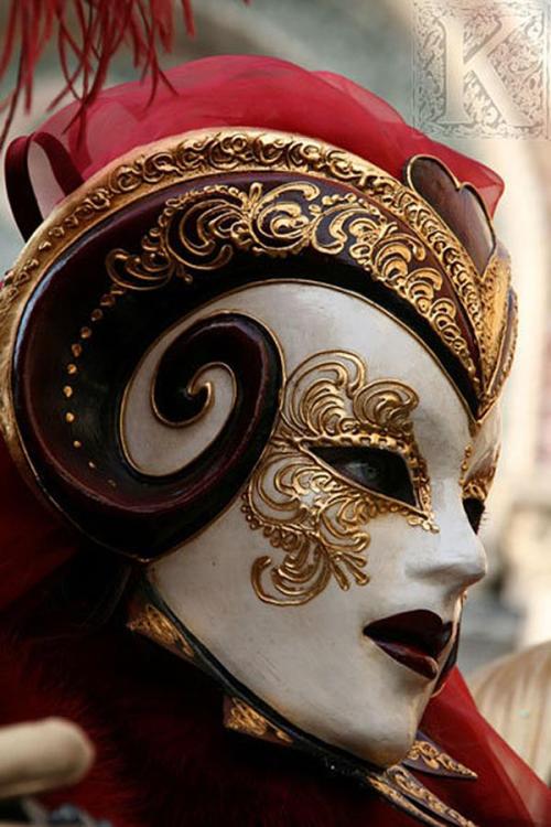 neenajaydon: sketchmocha: hierarchical-aestheticism: Venetian masks and costumes TOO GORGEOUS OMG MY