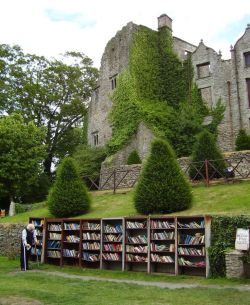 bluepueblo:  Castle Used Bookstore, Hay-on-Wye,