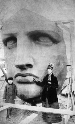 picturesintheattic:  unboxing the statue of liberty, 1885 