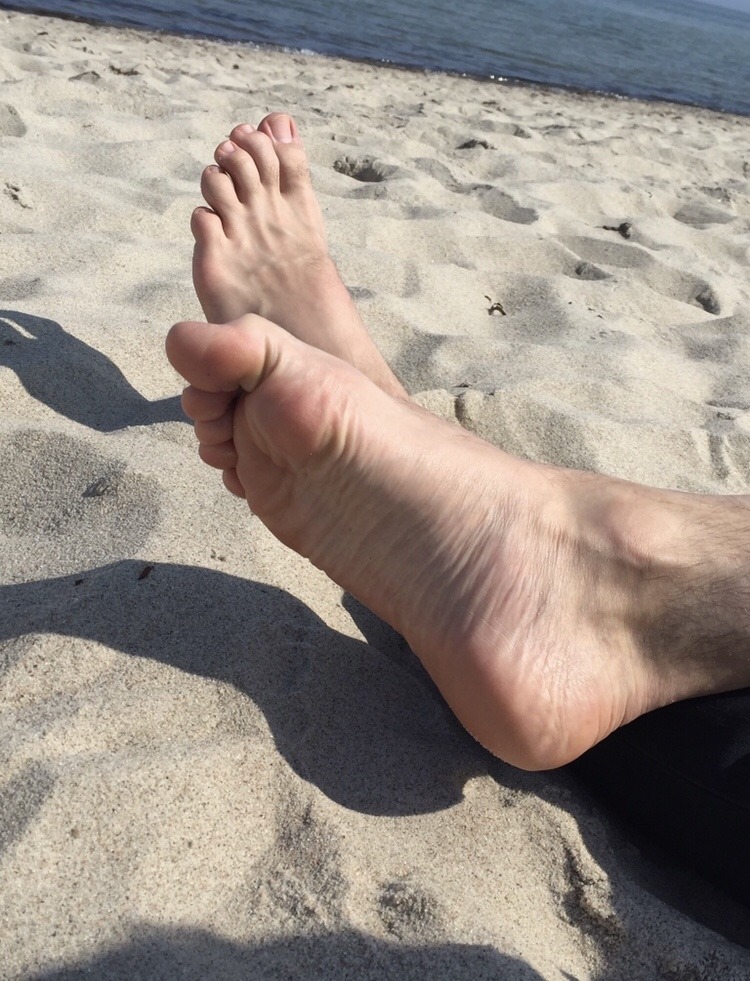 feetman80:  My friends feet 