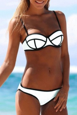 blogtenaciousstudentrebel:  Bikinis with