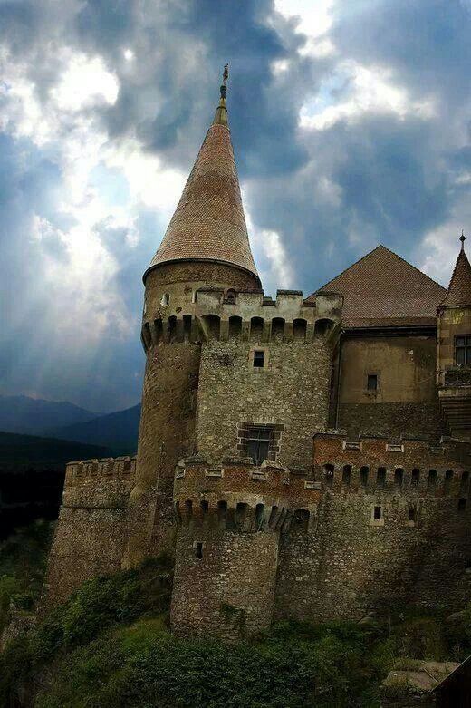 bluepueblo:  Medieval, Bran Castle, Romania photo via barb 