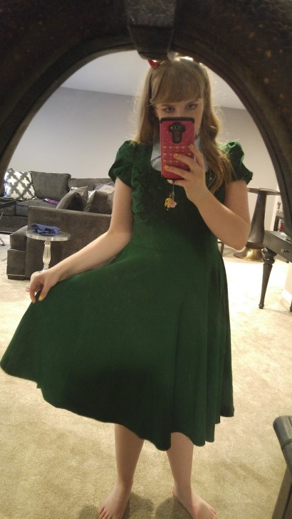 firesuperstar:Hdfhhfj i tried to make this dumb dress into a Star cosplay but im gonna have to make 