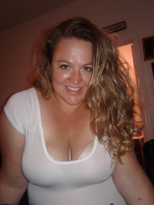 737sandrat:  utgrizz:Heaaay!   What a babe! Bad mormon slut