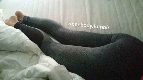 rosebody: This is why you always should flirt with yoga pants girls, our workout feet are cute, smel