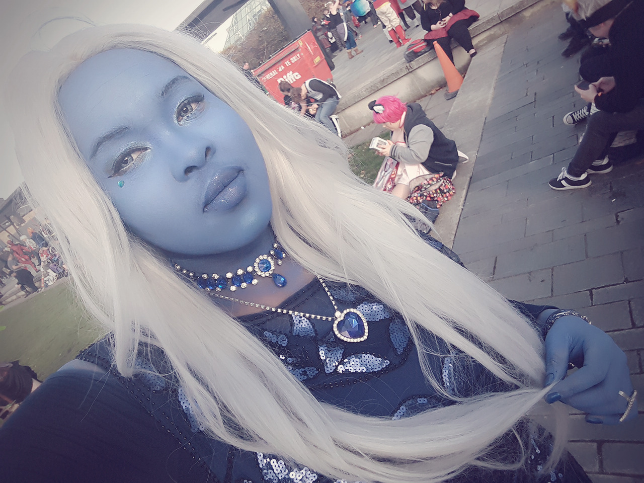 adimikatrendz:  Some pics of my blue diamond cosplay at comic con. Hope you like