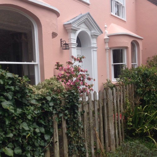 goddess-of-the-moonlight: Saw the cutest lil house in Rye