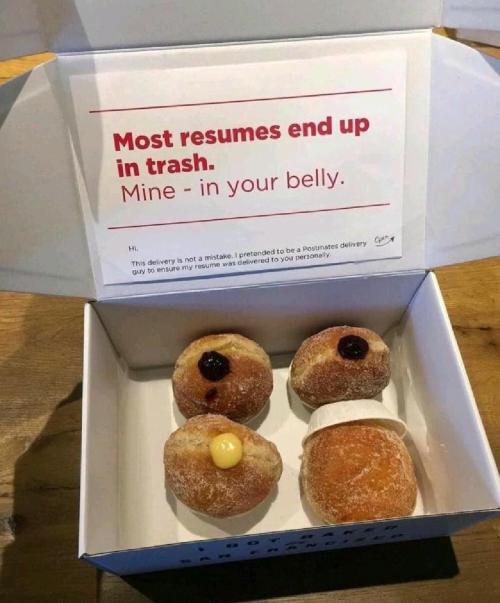 blue–folder:Guy disguises his resume as a donut box to get better chances