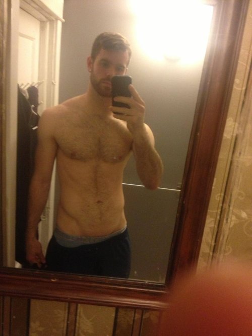 nakedguyselfies: nakedguyselfies.tumblr.comYou’re probably to busy jerking off but if not you should