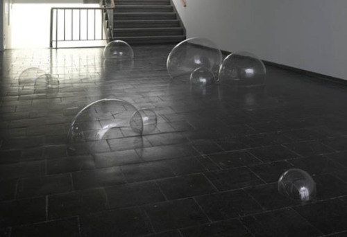 littlelimpstiff14u2: The Giant Bubbles of Luka Fineisen The work of artist Luka Fineisen seems like 