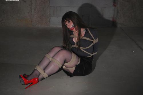 Porn Pics bondagehedgehog:  Elizabeth Andrews