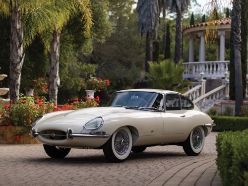 stefialte: 1961 Jaguar E-Type Series 1 3.8-Litre Fixed Head Coupe Minunatie pe 4 roti :)