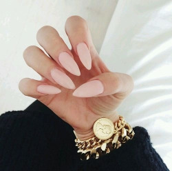 chanel-champagne:  chanel-champagne.tumblr.com