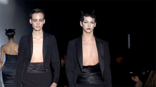 Violet Chachki and Oslo Grace closing the Moschino FW18 Menswear and Women’s Pre-Collection (x