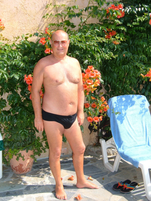 justmykindofdad: Daddies on cam, 100% free, join here Sexy Grandpa in a Speedo & flip flops!! Mm