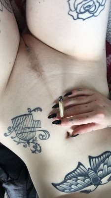 gettheblondewet:  What colour should I paint my nails when I get home? 😋
