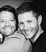 dmitrivich-deactivated20210624:  <…> So Misha slowly moved around closer to jensen (who saw and smiled so large when he saw what misha was doing) until he could touch jensen’s shoulder/back and during the whole op he was stroking his fingers