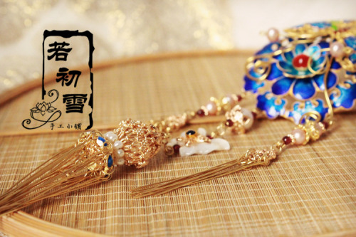 ziseviolet:la-hermosa-china:花间集-唯美华丽 in 若初雪的手工小铺Traditional Chinese hairpin.