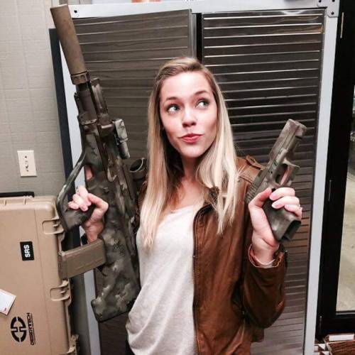 shiny-kit-syndrome:  Showing off her toys   I’m digging the suppressor and paint jobs!