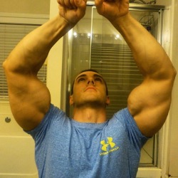 Big Muscle Gay Guys