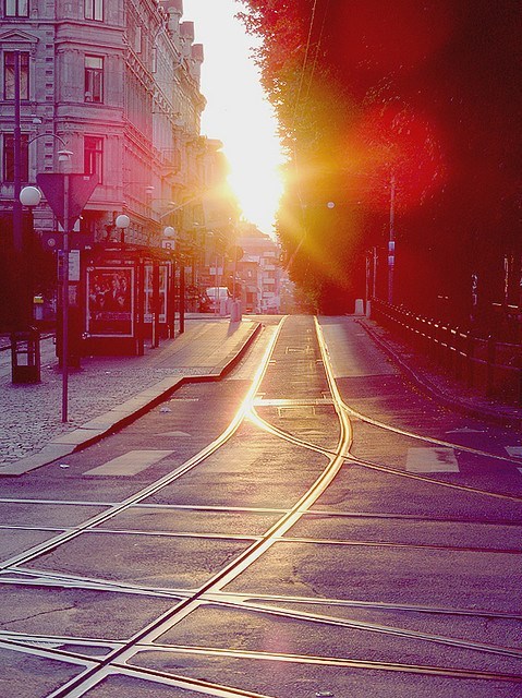 allaboutchinese:  重要的是你想往哪里走，方向很重要！What matters is where you want to go. Focus in the right direction! 