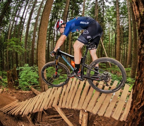 konstructive-revolutionsports: Riding the AMMOLITE 120 in a different country on challenging trails.
