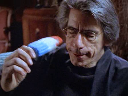 fadingroots:  Ladies and gentlemen: Detective John Munch. A man satisfied with his