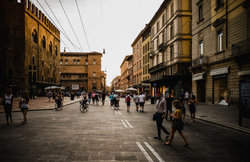 mostlyitaly:Wandering around Bologna (Emilia-Romagna) by max zulauf