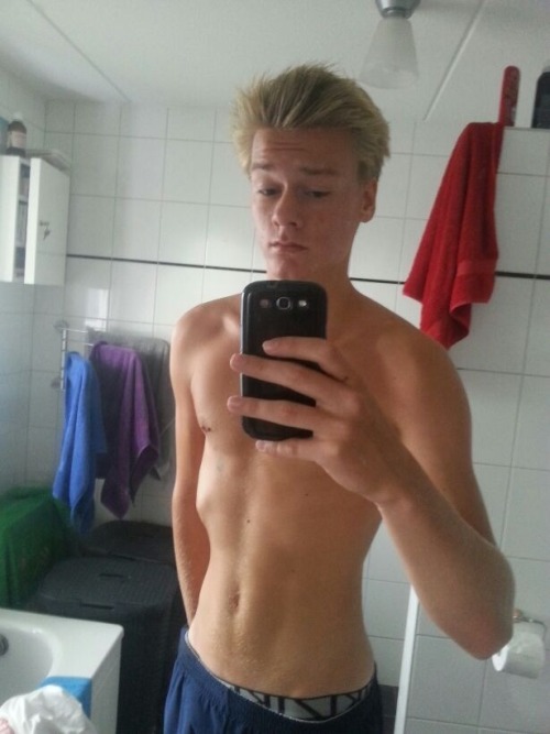 ...AND YET ANOTHER UNNECESSARY GAY NUDITY BLOG