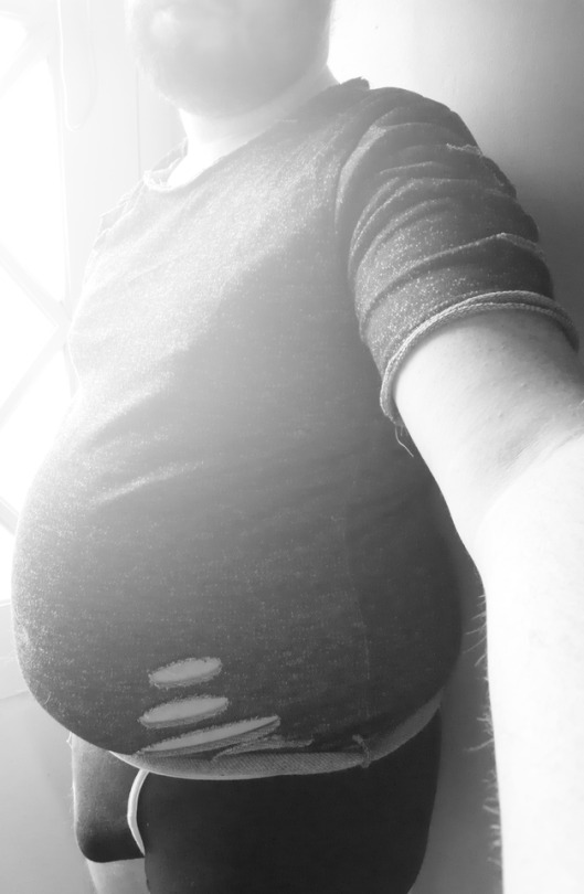 roundanproud:  This tshirt makes me look fat 
