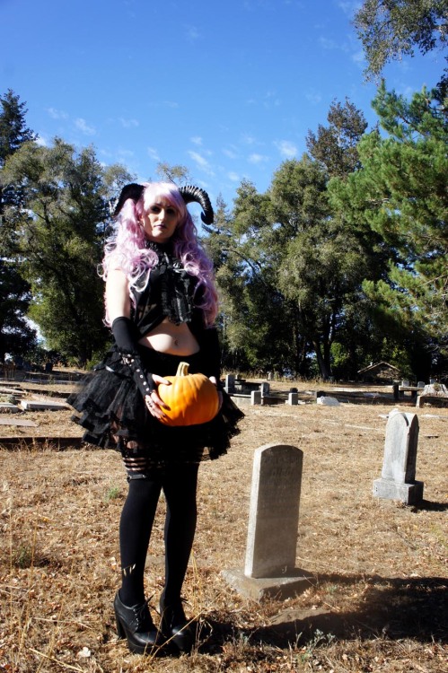queenjacky:  black-quadrant:  i love this time of year.  it’s such a joy to come pay respect and bring to these old stones the fun and wonderful energy this season brings. go give some love to my photographer.  he did such a good job!!!  I love this