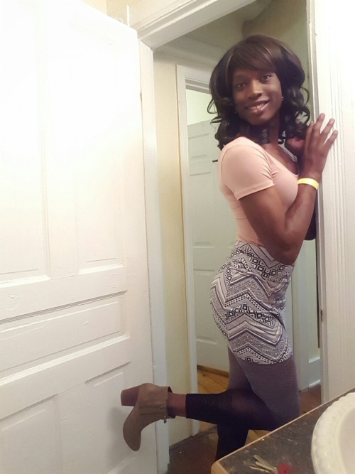 catalinacool: crossdressed-beauty: I’m just a happy girl!!! Thanks for wanting to be on my blo