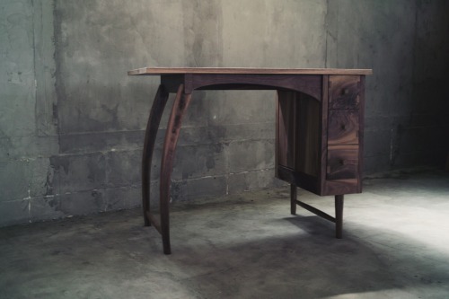 masami-tokuda: desk for clown walnut #desk #woodwork