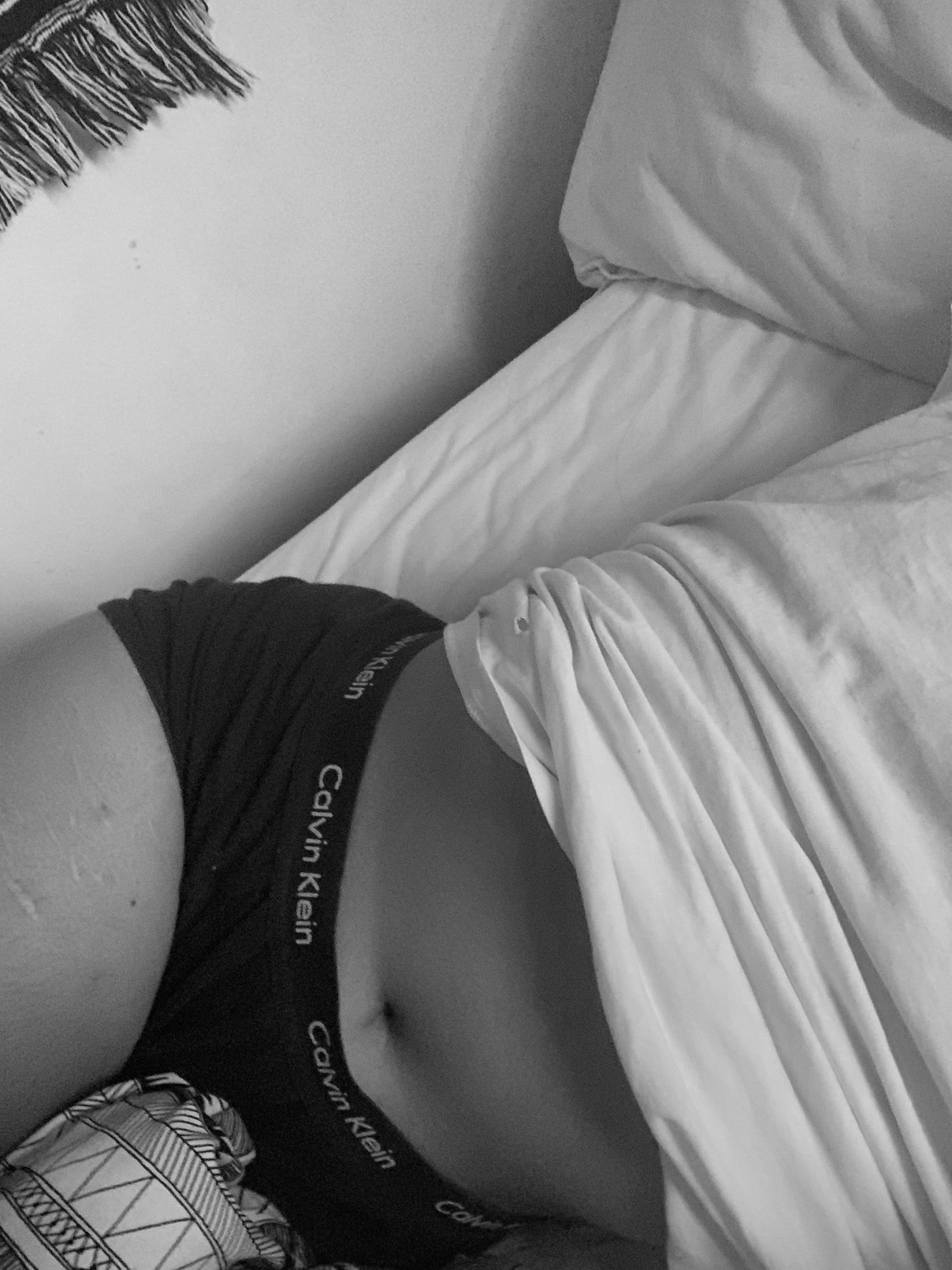 asweet0ne:Today might just be a bed day xx 