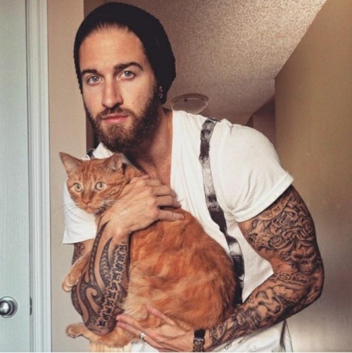 beardsplustattoos:  Travis DesLaurier  + his kitteh