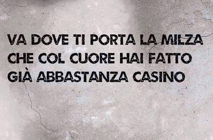 desolatoreticolodiuncuore:  youaresuchadisaster:  Notte 👌  tipo.